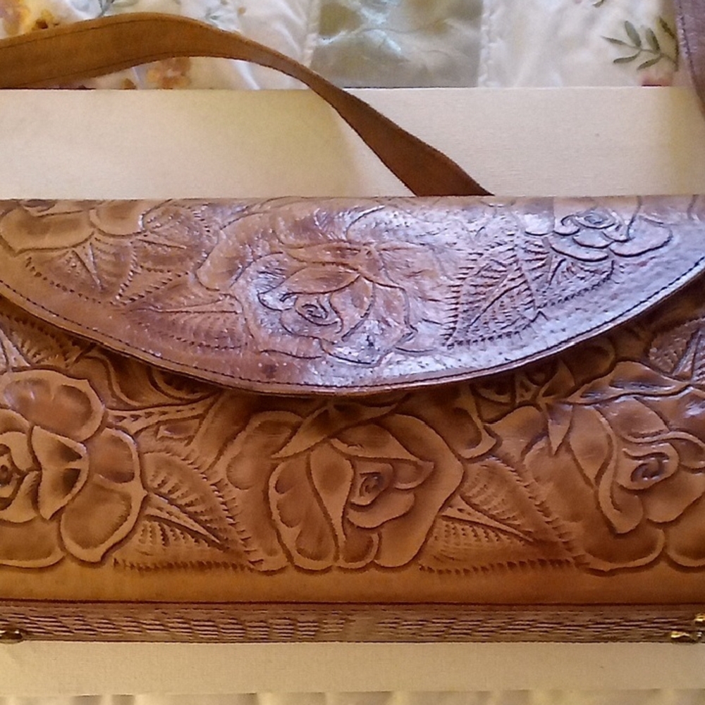 Vintage Hand Toled Leather Handcrafted Floral Medium Size Hand Bag Snap Front